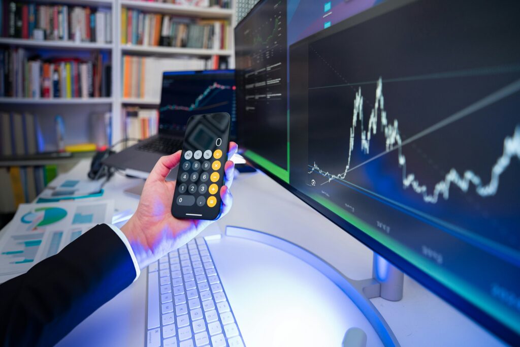 Cara Menghitung ROI Digitalisasi untuk Efisiensi Biaya Operasional Forwarding