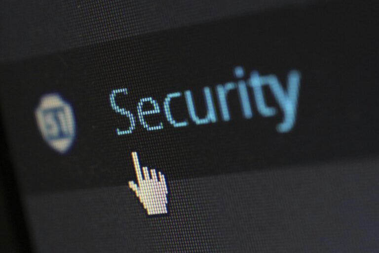 Sistem keamanan data logistik terintegrasi untuk mencegah serangan ransomware pada perusahaan forwarding