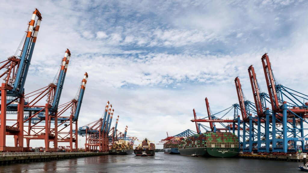 Strategi dan cara menghindari demurrage melalui manajemen jadwal shifting kapal yang akurat